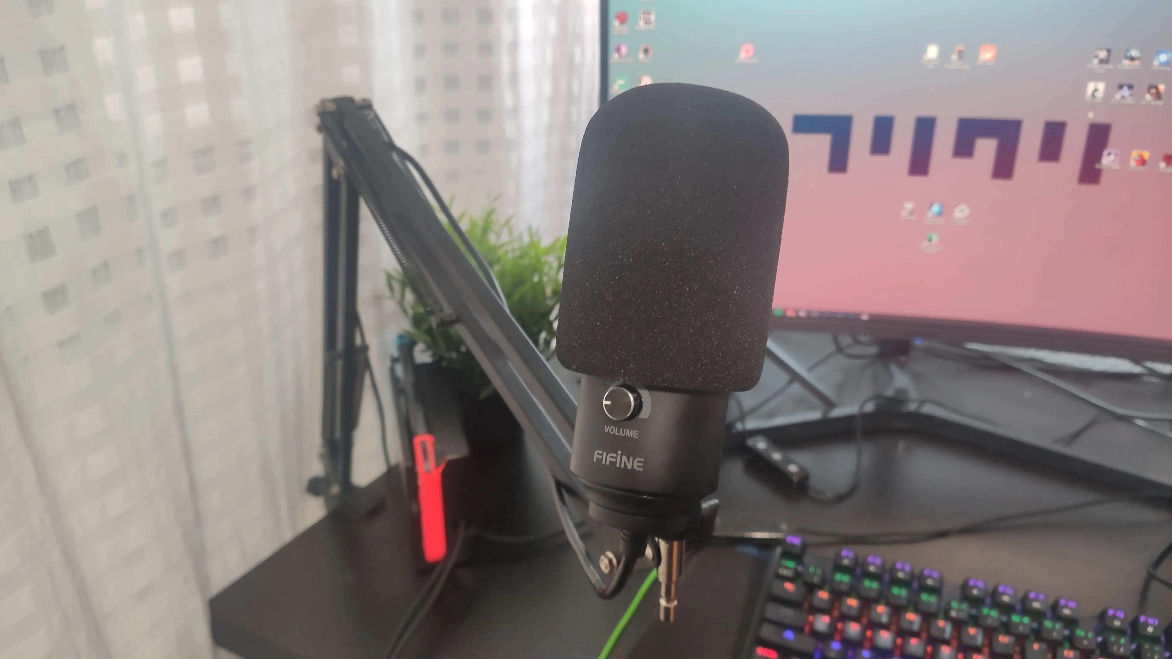 Brazo Neewer y Fifine K669K